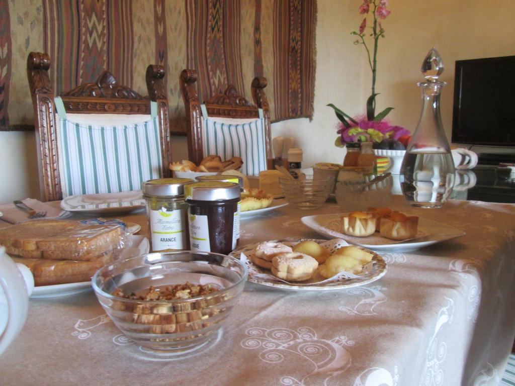 A Casa Di Angela B&B คาร์บอเนีย ภายนอก รูปภาพ