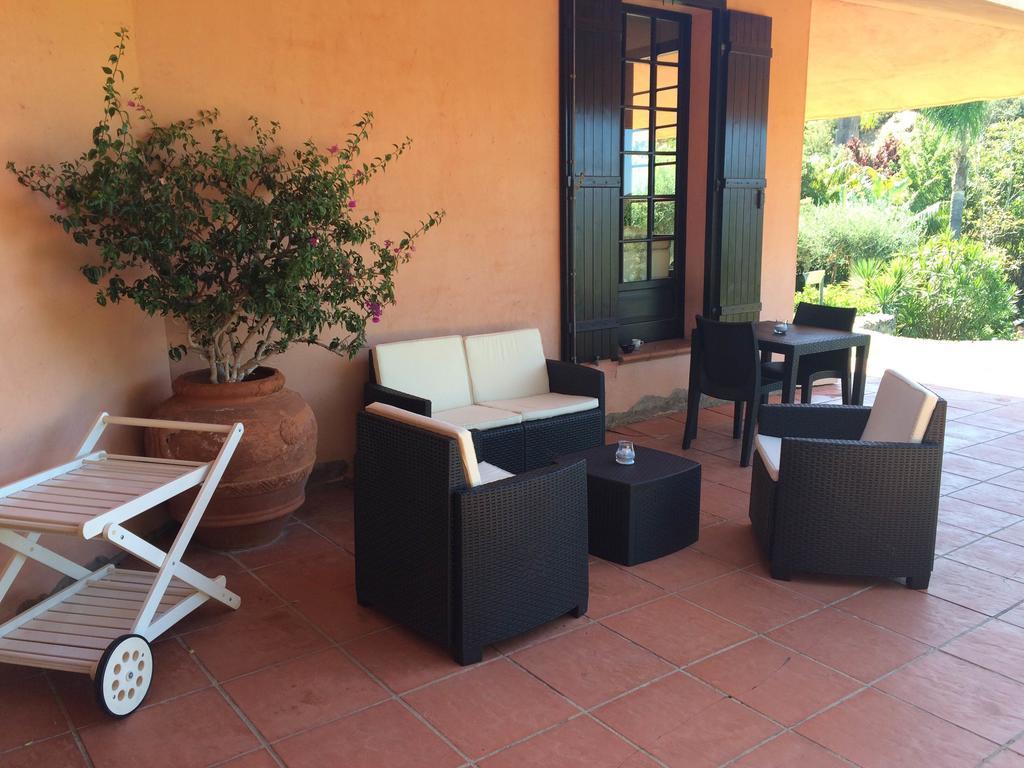 A Casa Di Angela B&B คาร์บอเนีย ภายนอก รูปภาพ