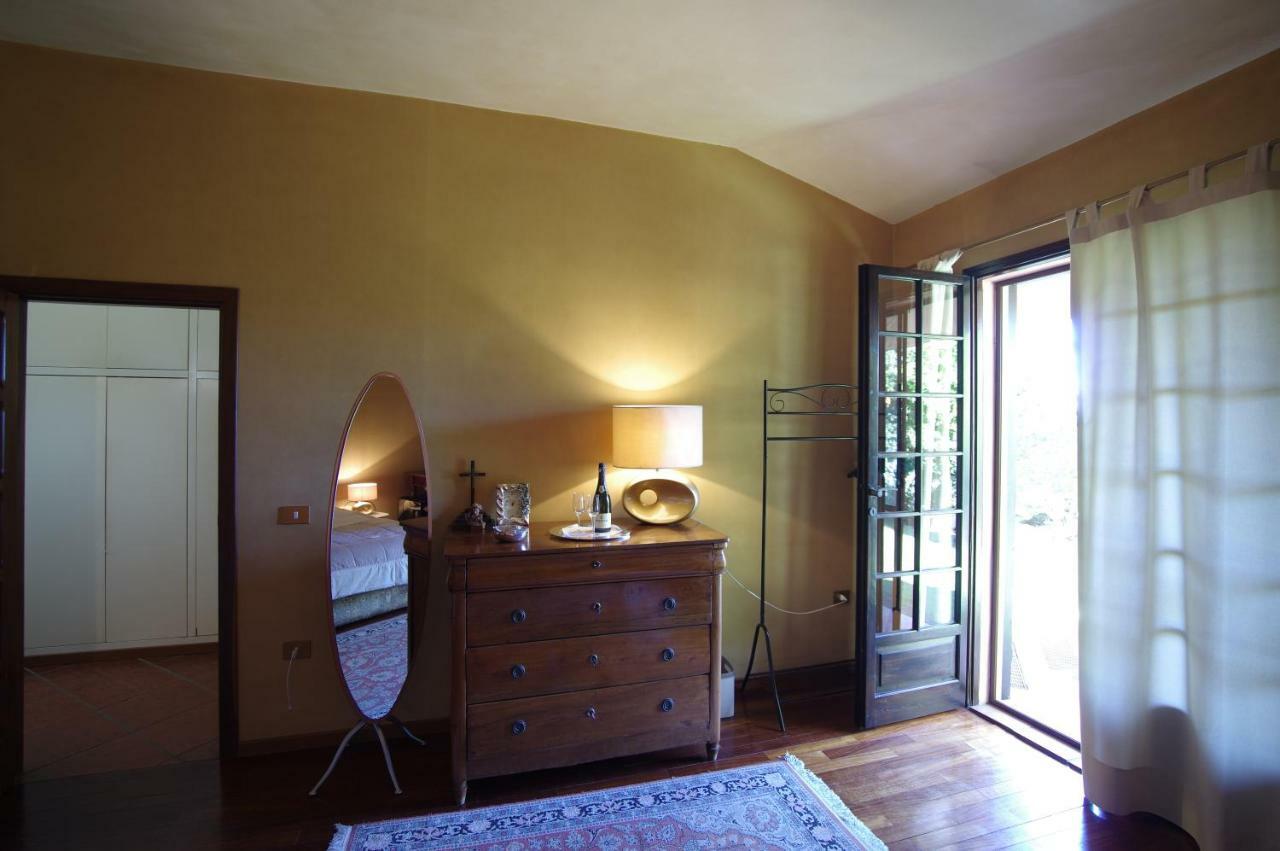 A Casa Di Angela B&B คาร์บอเนีย ภายนอก รูปภาพ